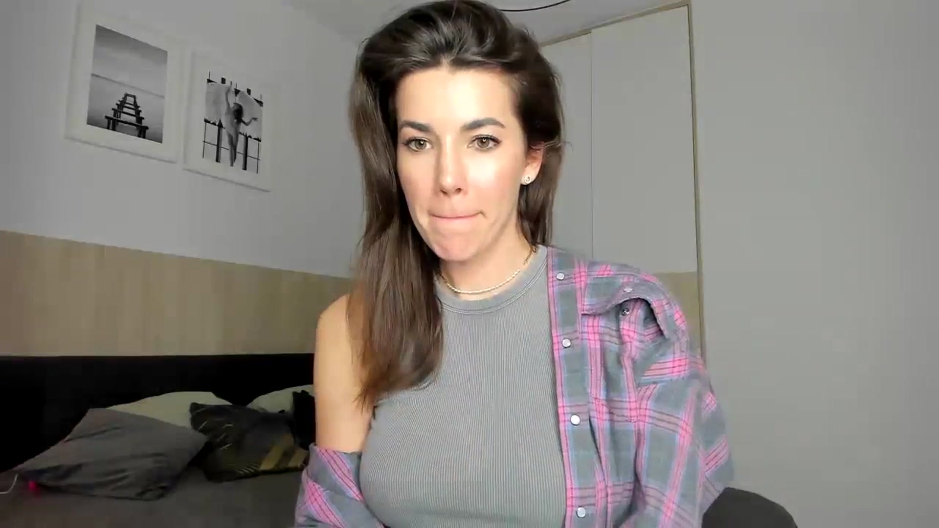 Gallery image thumbnail from EliinaGreen's myfreecams stream on, 03/21/2024, 21:54 image 3 of 20