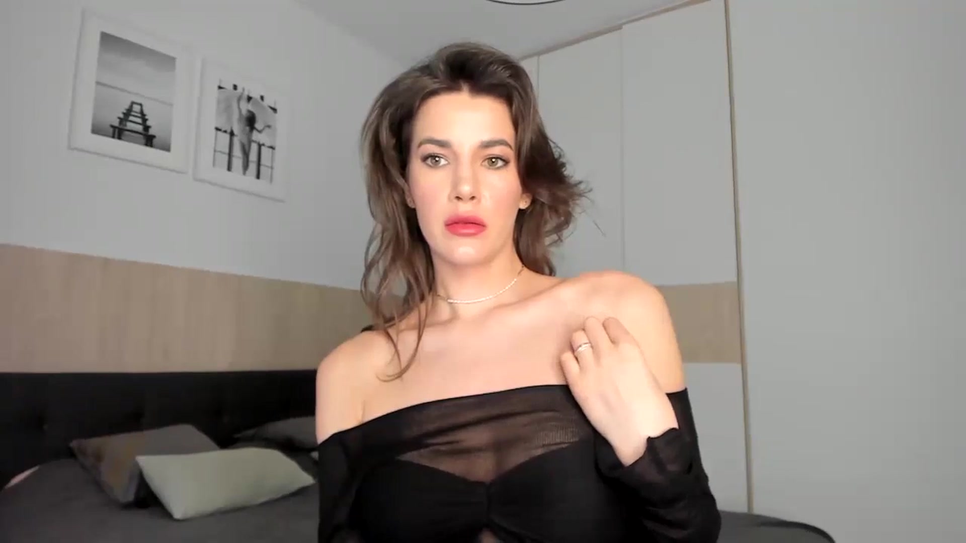 Gallery image thumbnail from EliinaGreen's myfreecams stream on, 03/22/2024, 14:58 image 12 of 20