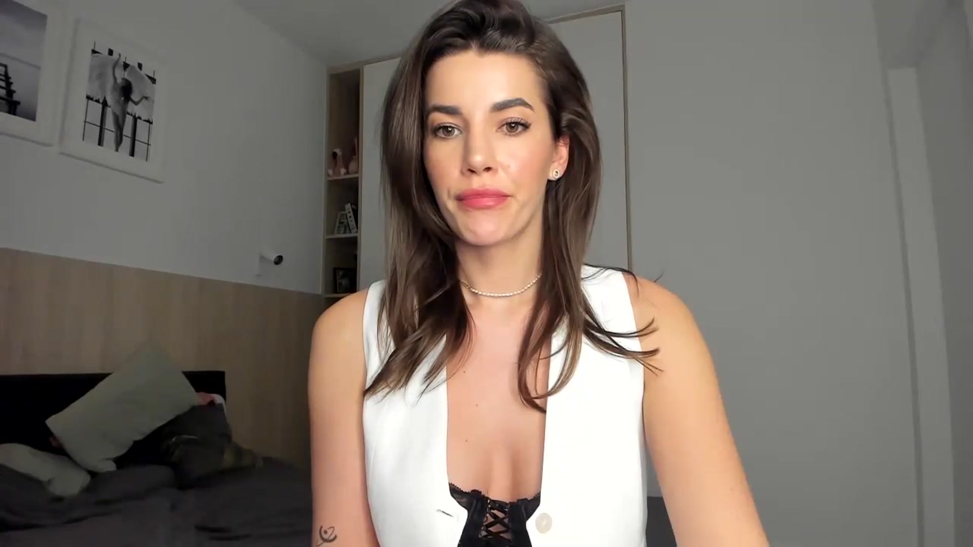 Gallery image thumbnail from EliinaGreen's myfreecams stream on, 03/27/2024, 17:17 image 11 of 20