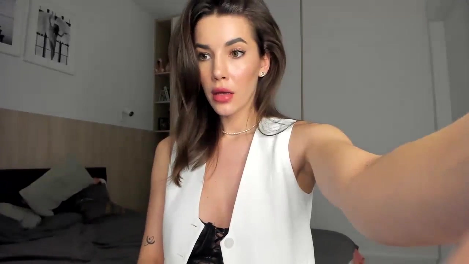 Gallery image thumbnail from EliinaGreen's myfreecams stream on, 03/27/2024, 17:17 image 2 of 20