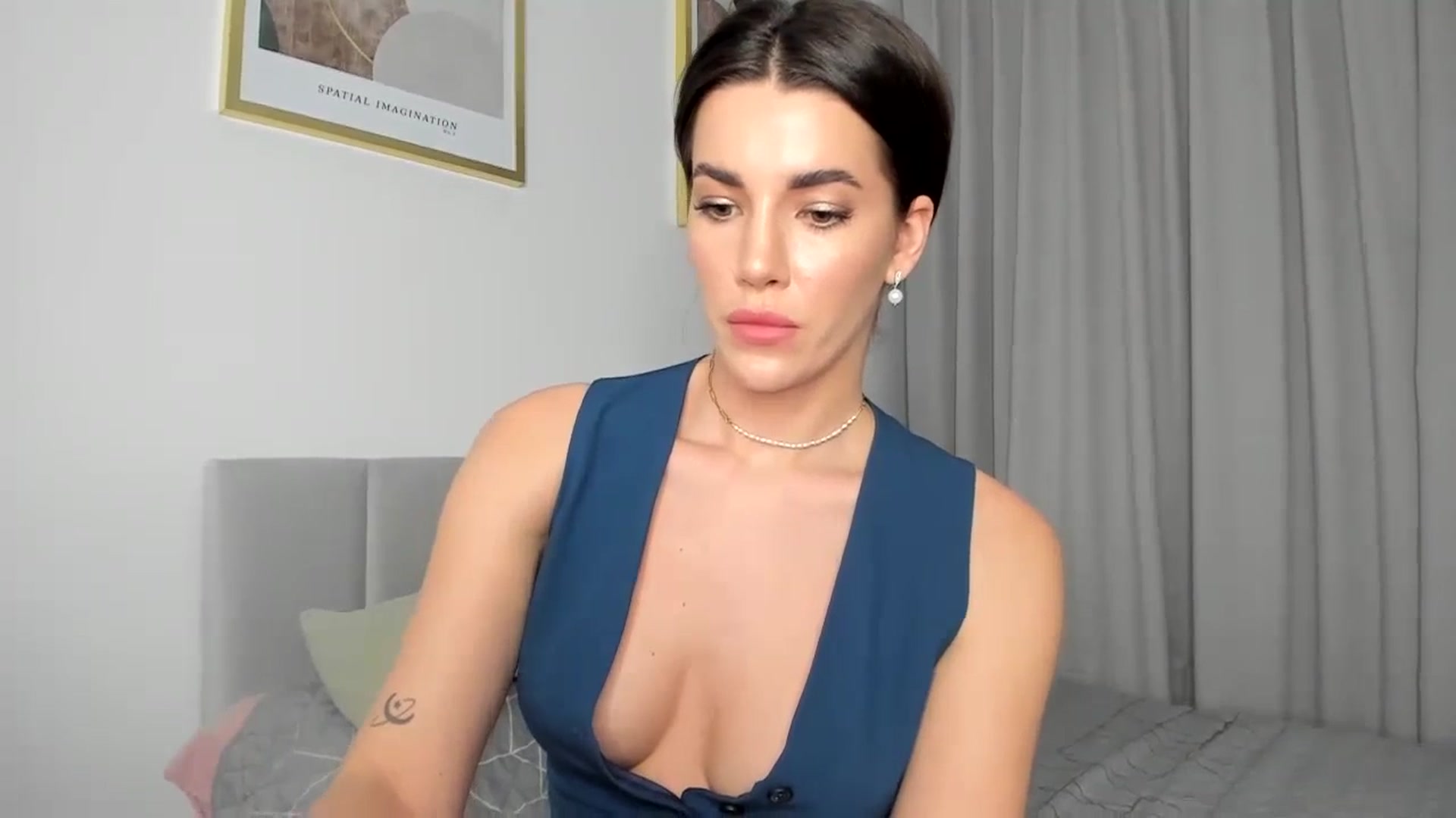 Gallery image thumbnail from EliinaGreen's myfreecams stream on, 04/08/2024, 17:38 image 15 of 20