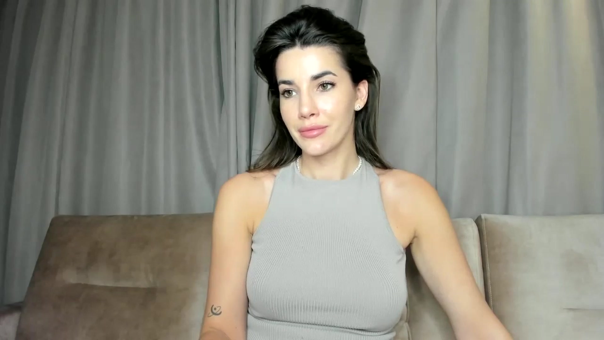 Gallery image thumbnail from EliinaGreen's myfreecams stream on, 05/23/2024, 22:44 image 4 of 20
