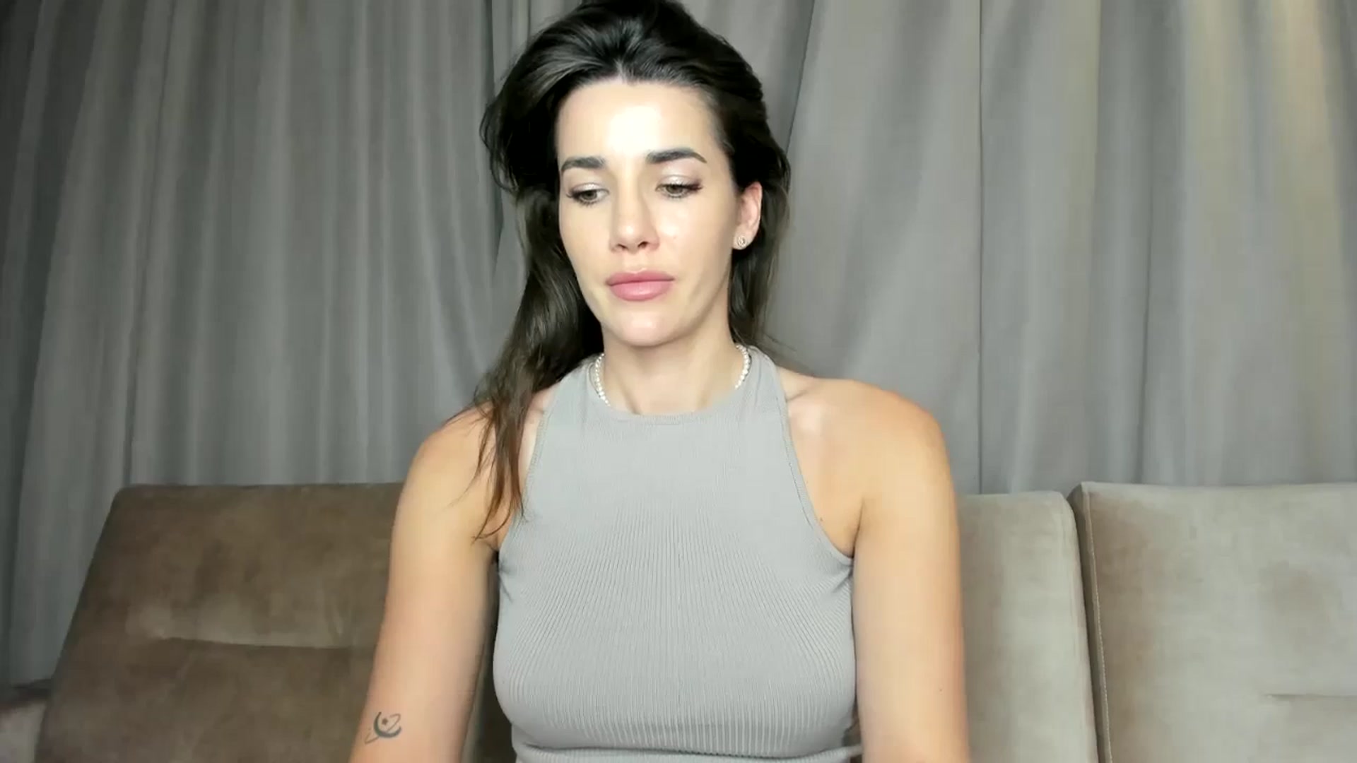Gallery image thumbnail from EliinaGreen's myfreecams stream on, 05/23/2024, 22:44 image 5 of 20