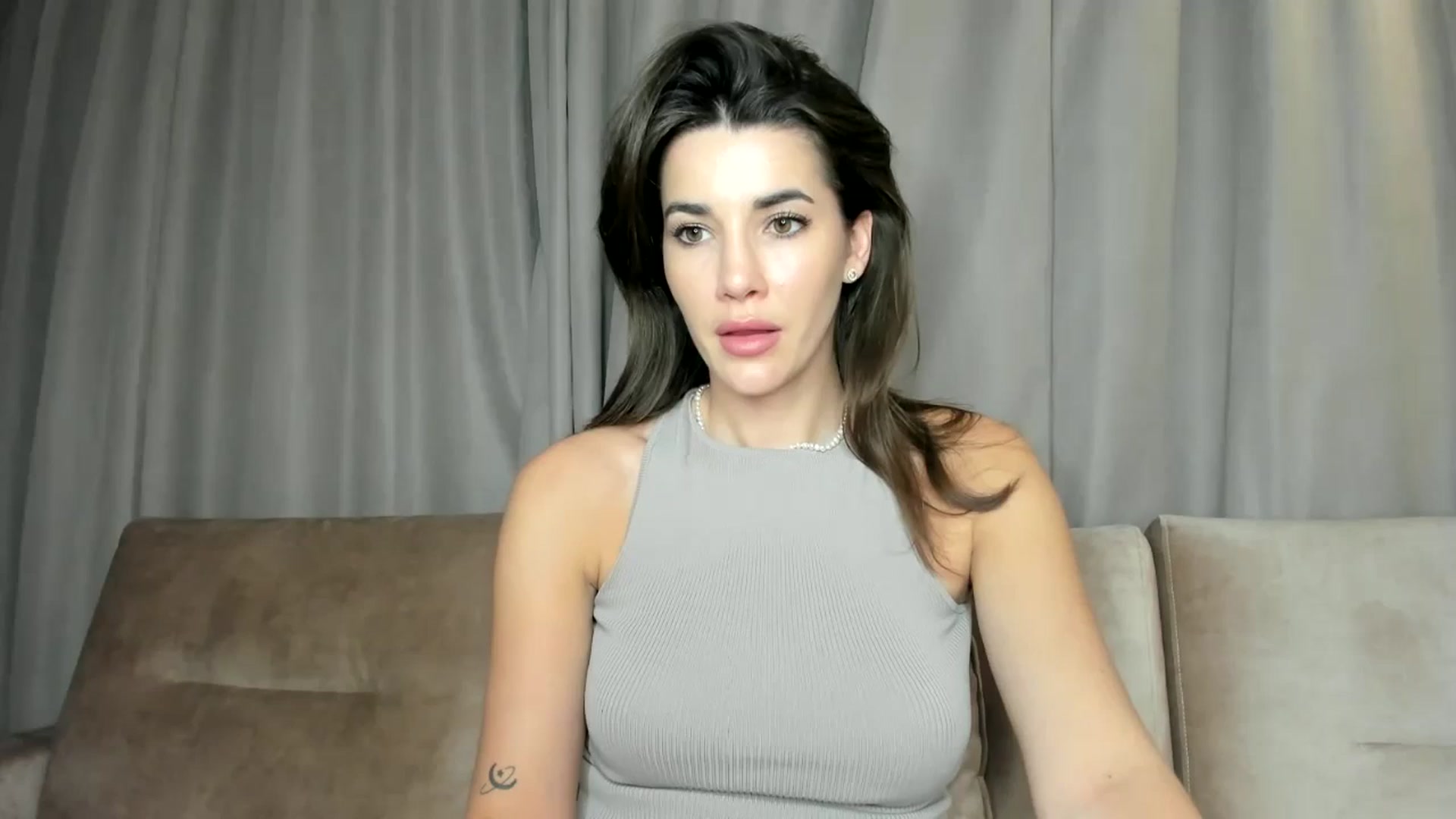Gallery image thumbnail from EliinaGreen's myfreecams stream on, 05/23/2024, 22:44 image 6 of 20