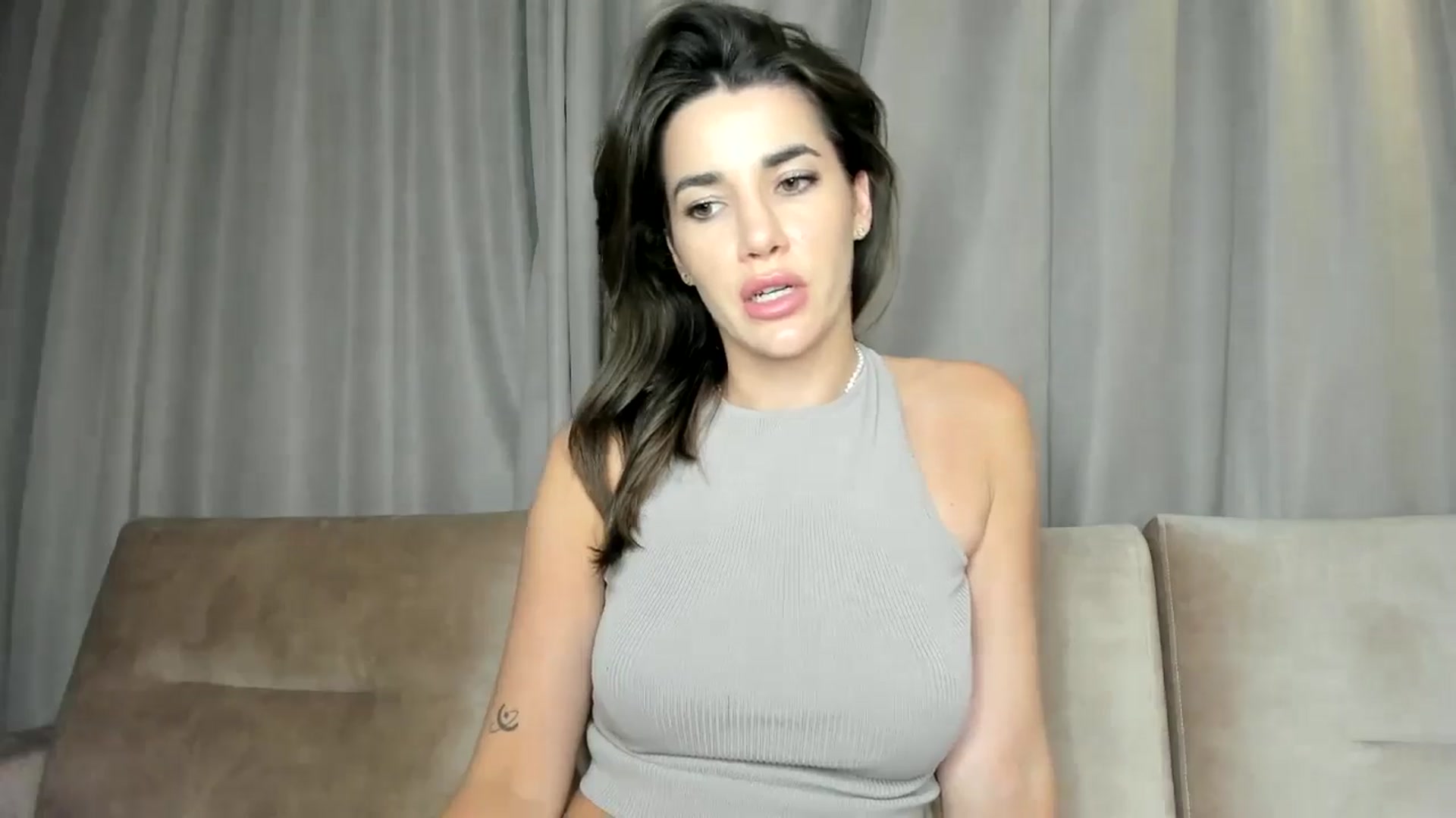 Gallery image thumbnail from EliinaGreen's myfreecams stream on, 05/23/2024, 22:44 image 7 of 20