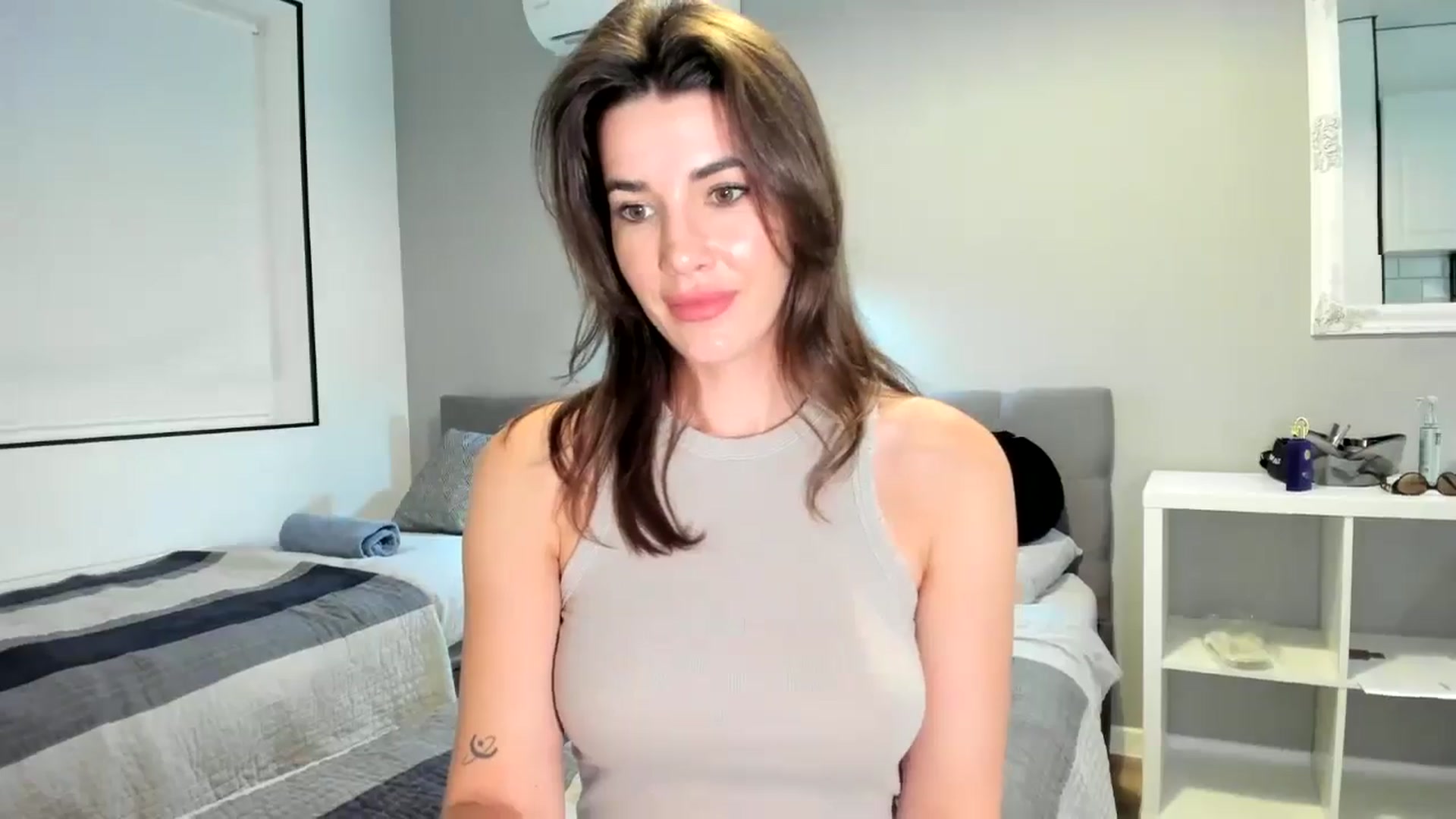 Gallery image thumbnail from EliinaGreen's myfreecams stream on, 06/03/2024, 19:07 image 20 of 20