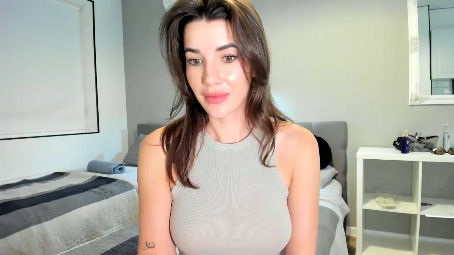 Gallery image thumbnail from EliinaGreen's myfreecams stream on, 06/03/2024, 19:07 image 19 of 20