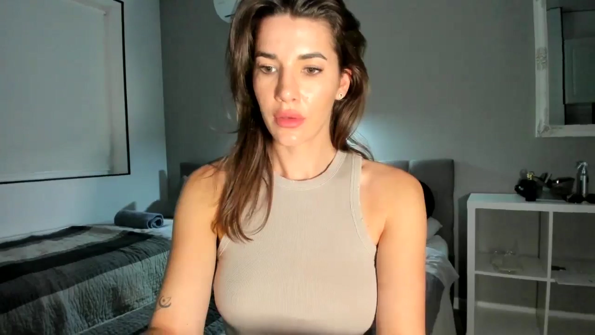 Gallery image thumbnail from EliinaGreen's myfreecams stream on, 06/03/2024, 19:23 image 3 of 20