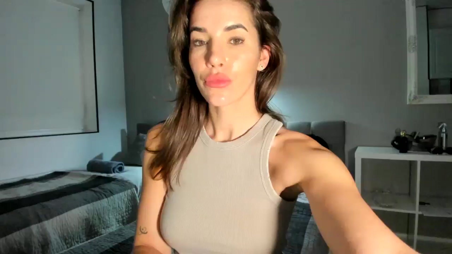 Gallery image thumbnail from EliinaGreen's myfreecams stream on, 06/03/2024, 19:23 image 1 of 20