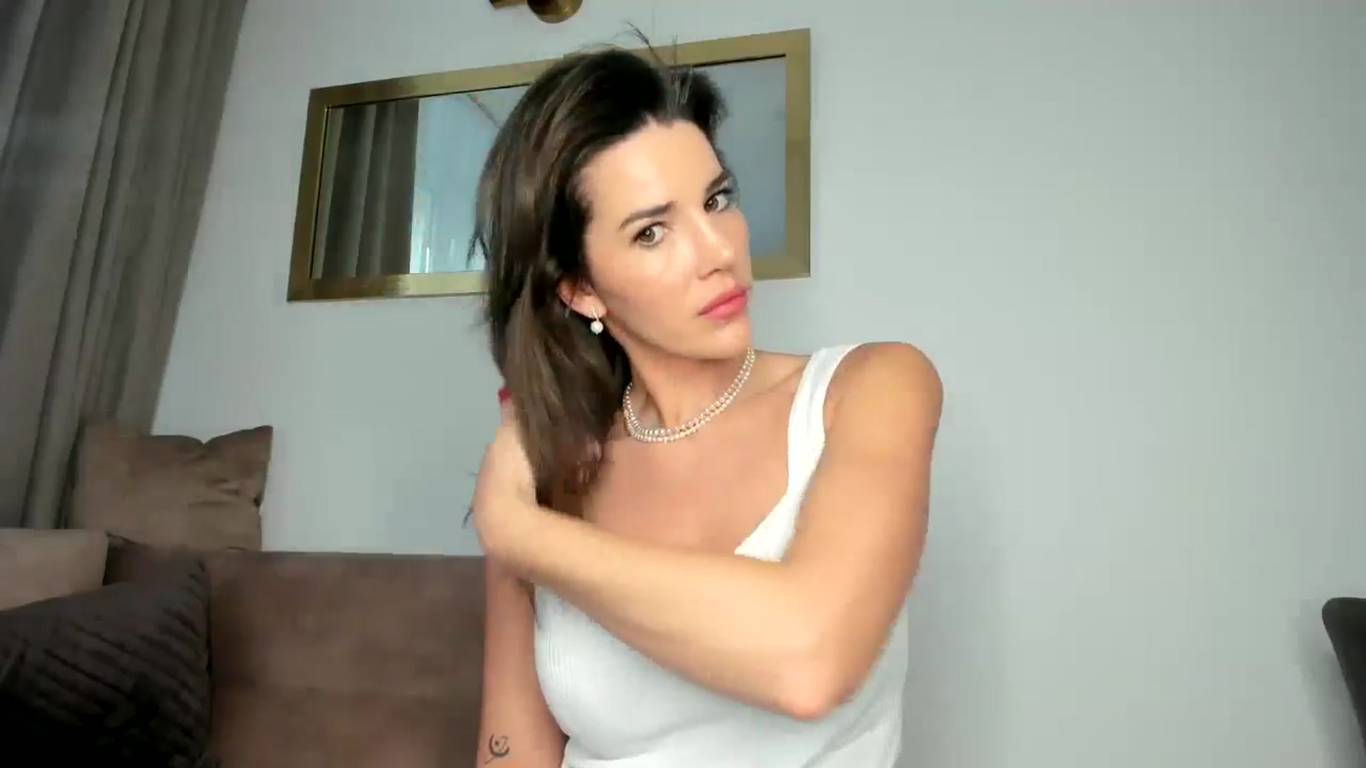 Gallery image thumbnail from EliinaGreen's myfreecams stream on, 06/15/2024, 17:01 image 2 of 20