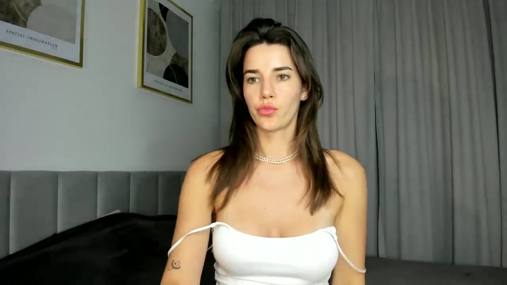 Gallery image thumbnail from EliinaGreen's myfreecams stream on, 06/18/2024, 17:28 image 15 of 20