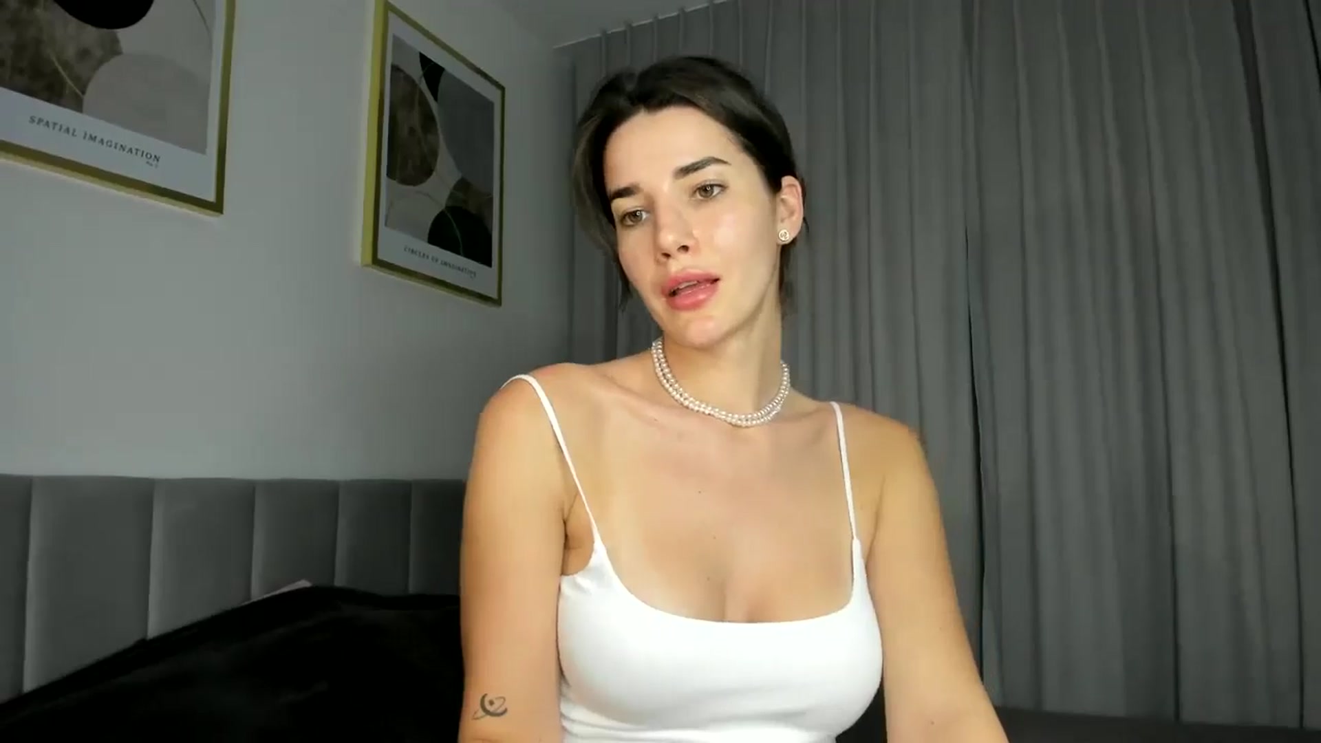 Gallery image thumbnail from EliinaGreen's myfreecams stream on, 06/18/2024, 17:28 image 8 of 20
