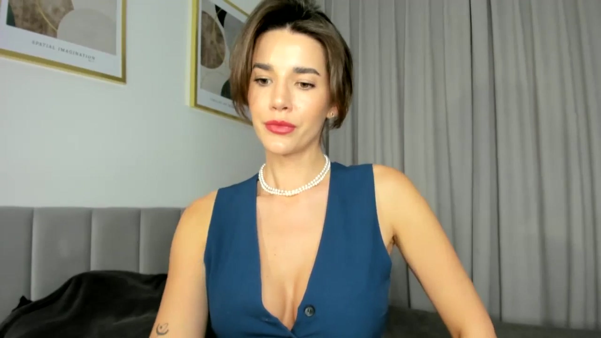 Gallery image thumbnail from EliinaGreen's myfreecams stream on, 06/21/2024, 18:37 image 7 of 20