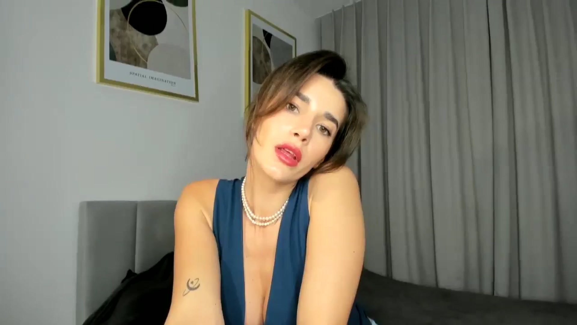 Gallery image thumbnail from EliinaGreen's myfreecams stream on, 06/21/2024, 18:37 image 8 of 20