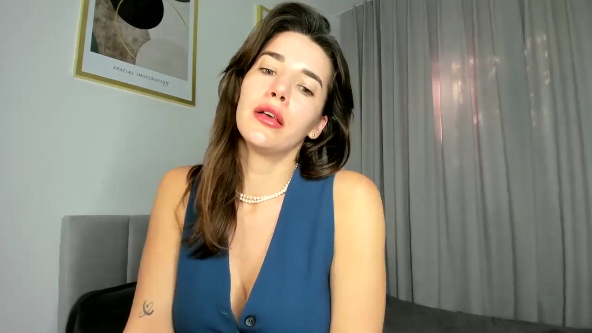 Gallery image thumbnail from EliinaGreen's myfreecams stream on, 06/22/2024, 17:32 image 3 of 20