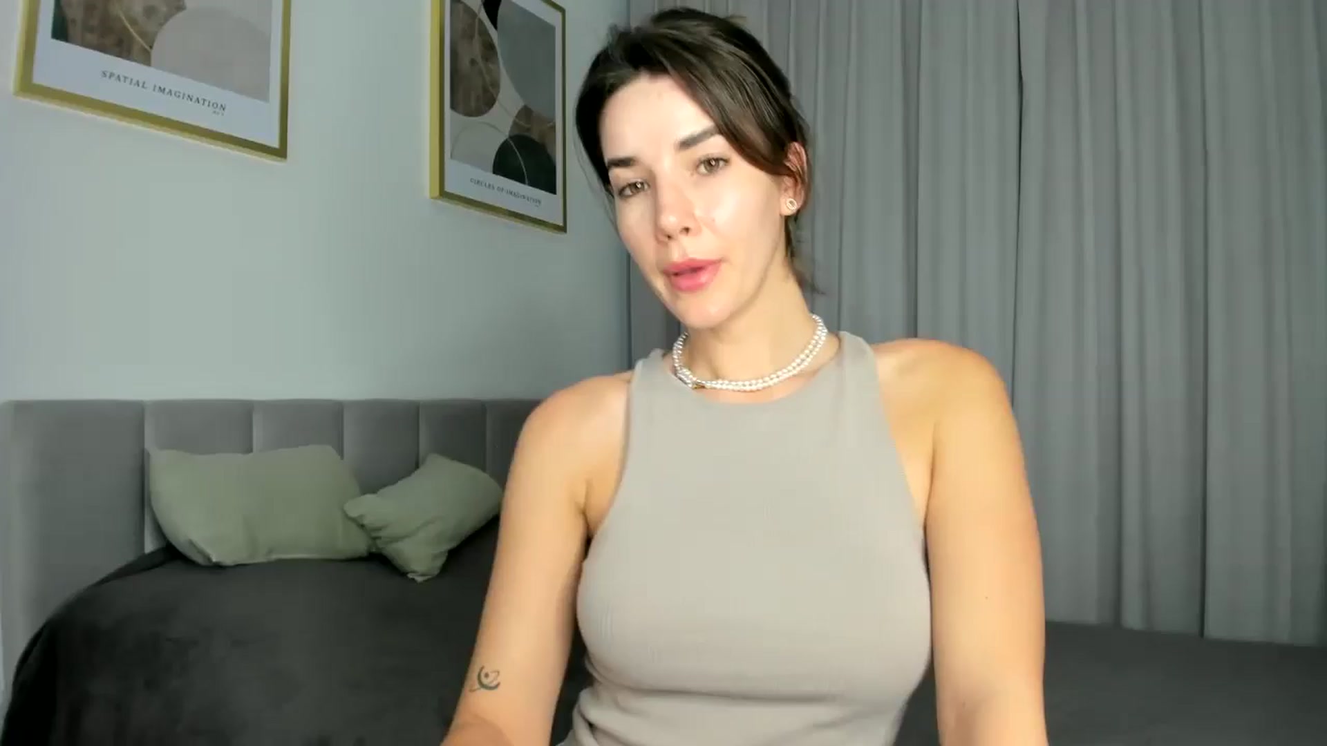 Gallery image thumbnail from EliinaGreen's myfreecams stream on, 07/12/2024, 16:58 image 1 of 20