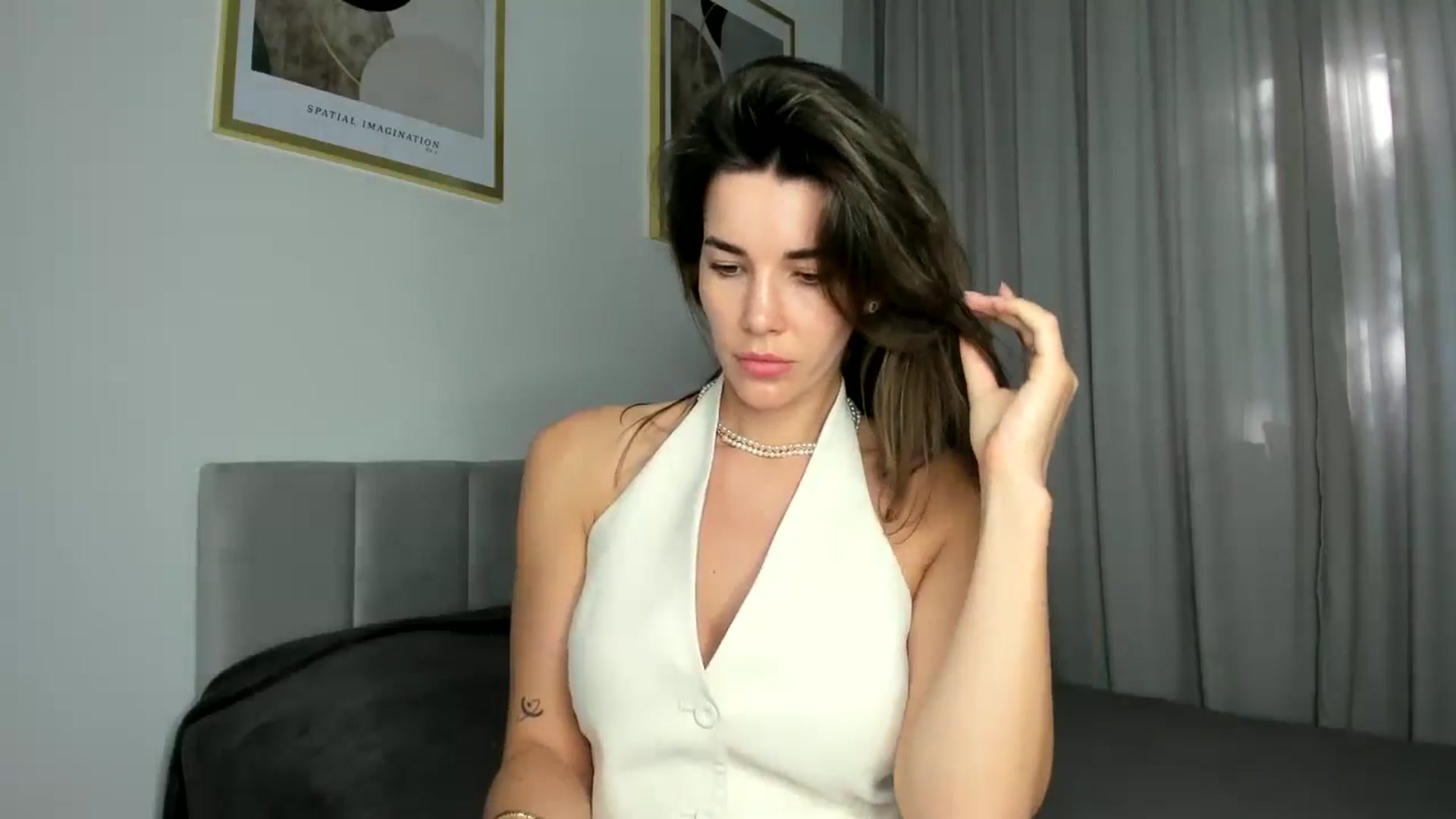 Gallery image thumbnail from EliinaGreen's myfreecams stream on, 07/15/2024, 15:23 image 7 of 20