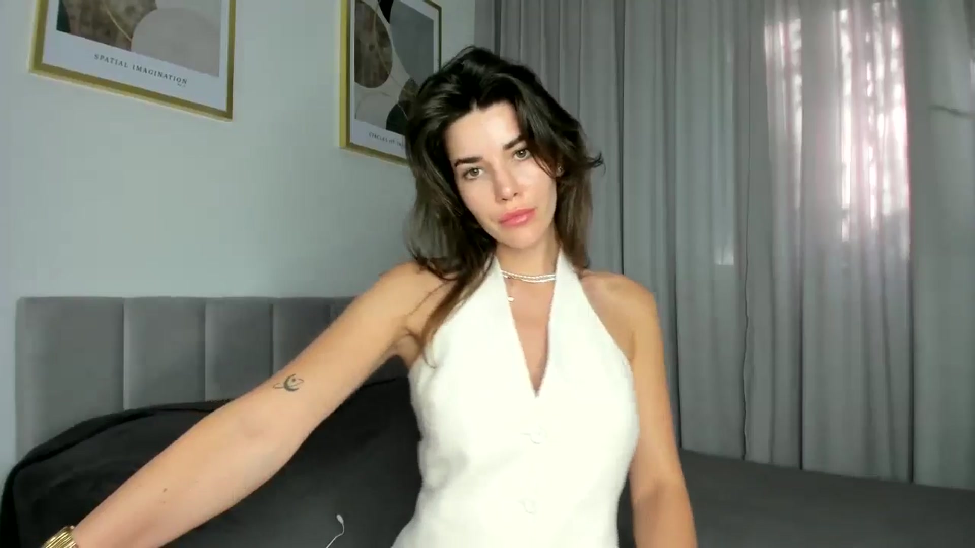 Gallery image thumbnail from EliinaGreen's myfreecams stream on, 07/15/2024, 16:48 image 8 of 20