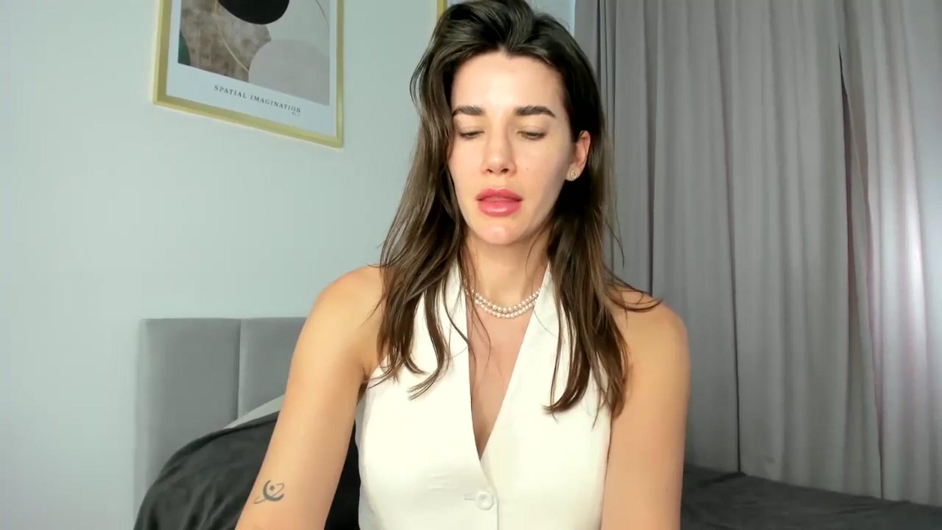 Gallery image thumbnail from EliinaGreen's myfreecams stream on, 07/20/2024, 12:37 image 17 of 20