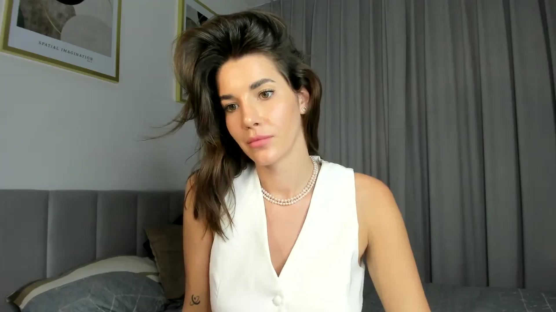 Gallery image thumbnail from EliinaGreen's myfreecams stream on, 09/05/2024, 17:21 image 8 of 20