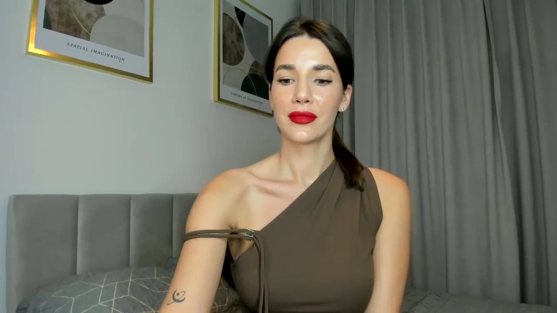 Gallery image thumbnail from EliinaGreen's myfreecams stream on, 09/09/2024, 17:22 image 10 of 20