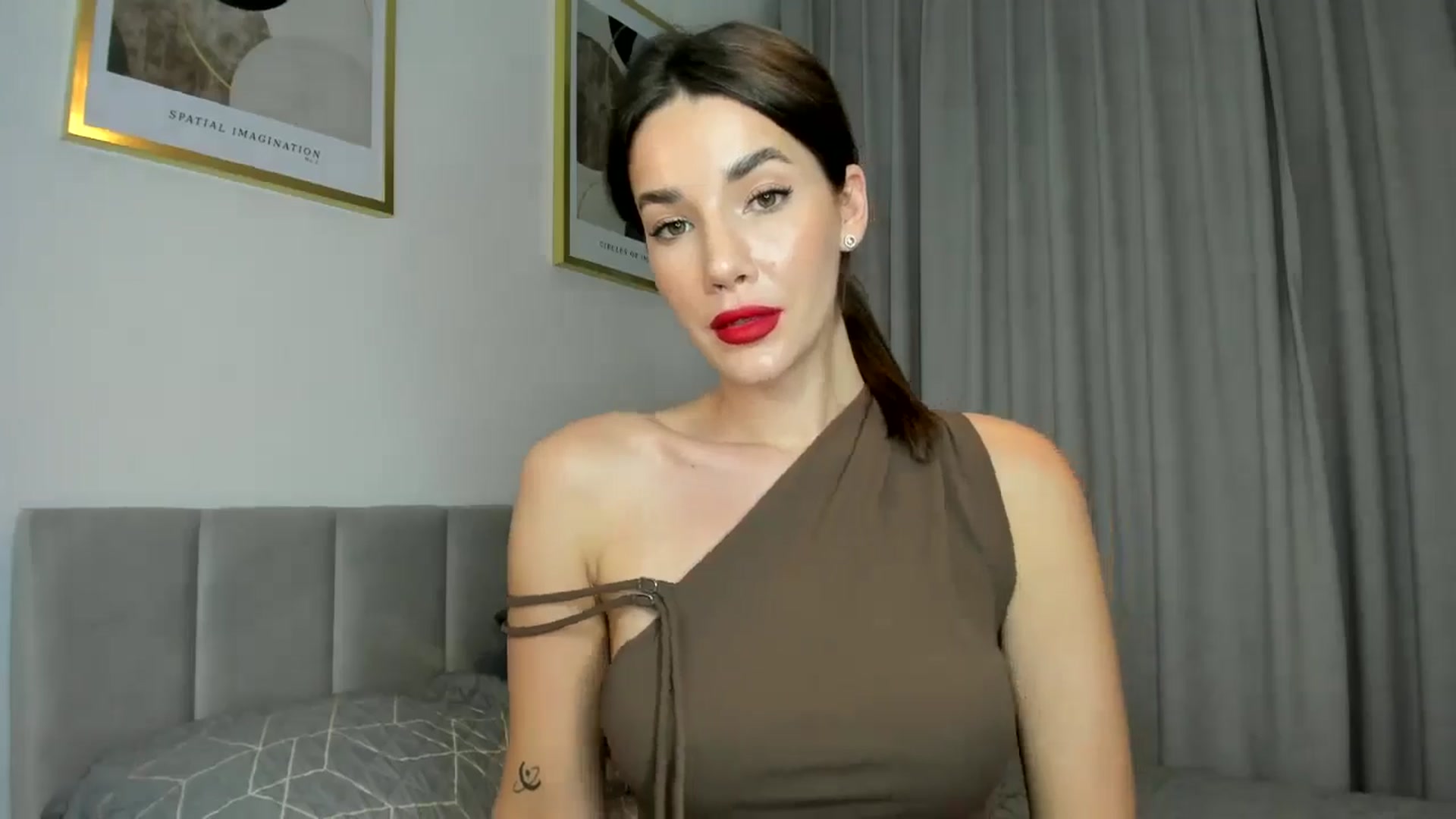 Gallery image thumbnail from EliinaGreen's myfreecams stream on, 09/09/2024, 17:22 image 6 of 20