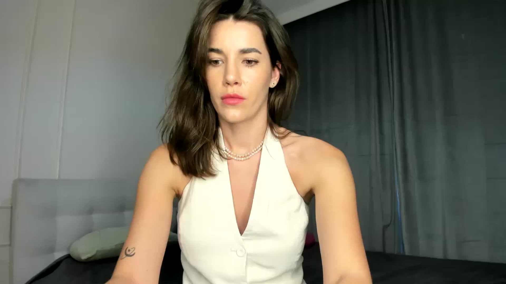 Gallery image thumbnail from EliinaGreen's myfreecams stream on, 09/17/2024, 16:27 image 19 of 20
