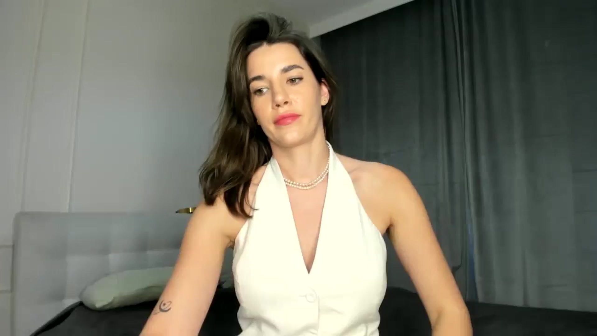 Gallery image thumbnail from EliinaGreen's myfreecams stream on, 09/17/2024, 16:48 image 3 of 20
