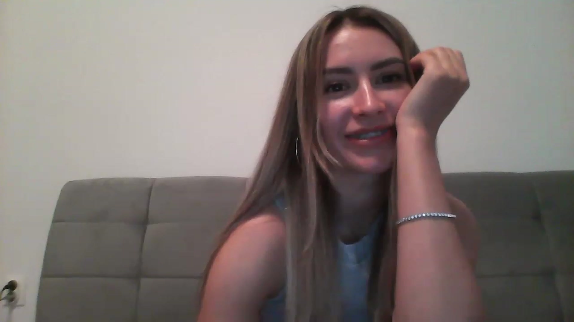 Gallery image thumbnail from Elin39's myfreecams stream on, 04/05/2023, 15:34 image 9 of 20