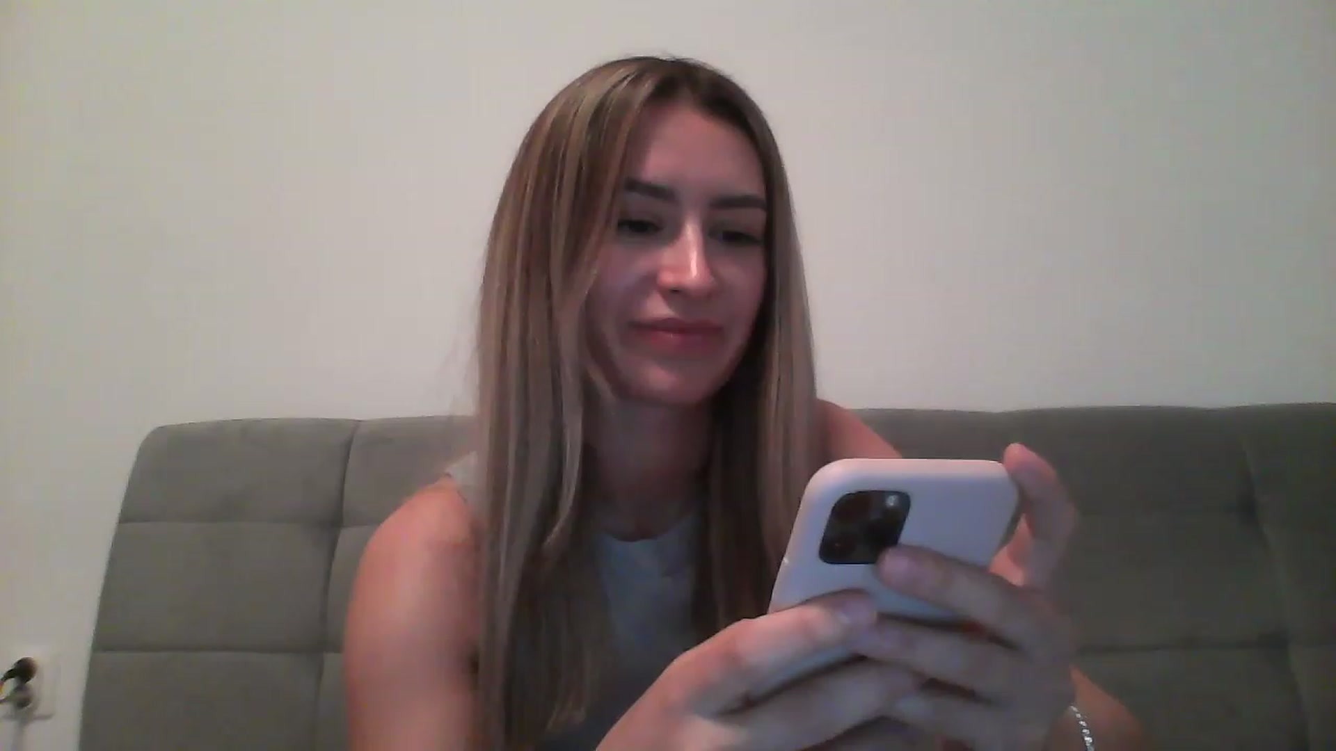 Gallery image thumbnail from Elin39's myfreecams stream on, 04/05/2023, 15:34 image 15 of 20