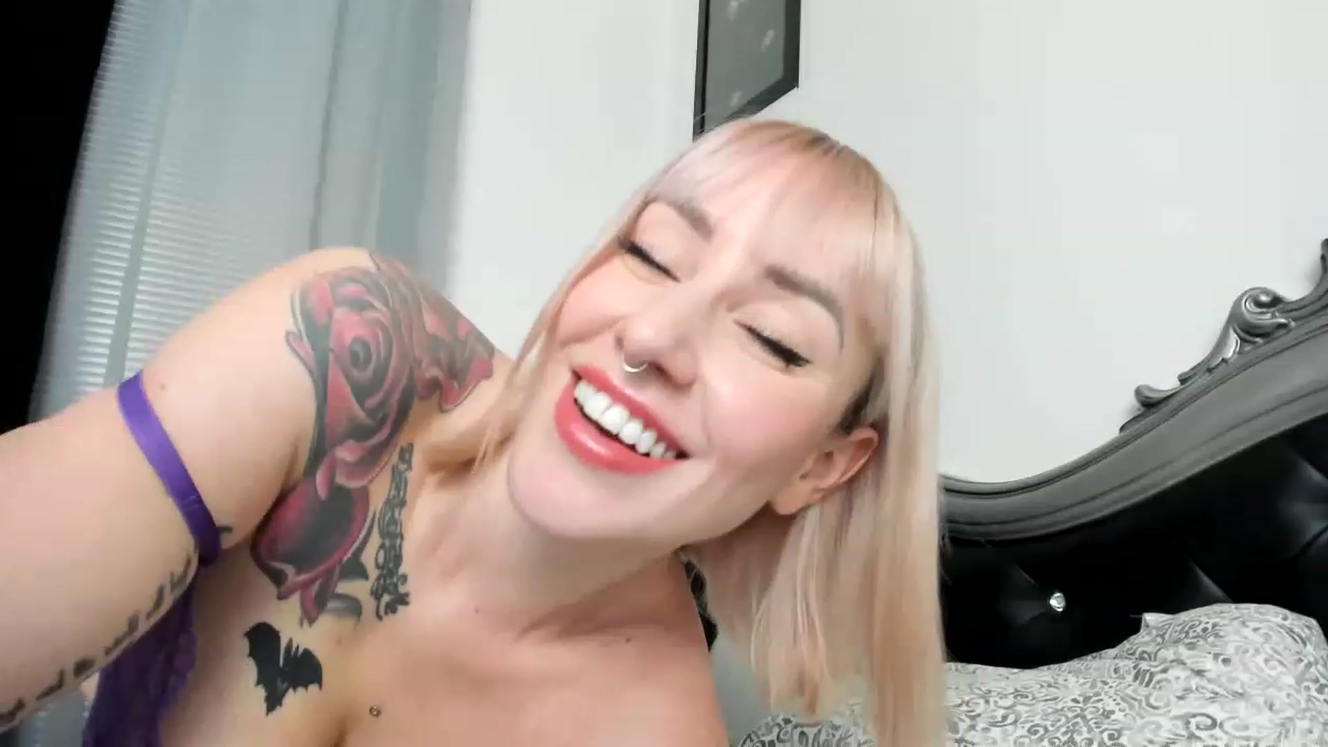 Gallery image thumbnail from Elis_Bathory's myfreecams stream on, 11/22/2022, 14:54 image 11 of 20
