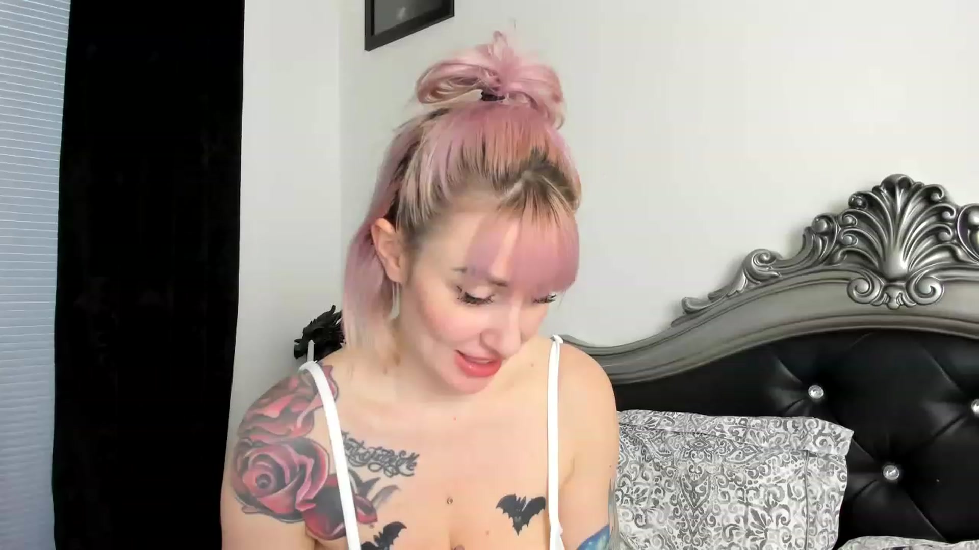 Gallery image thumbnail from Elis_Bathory's myfreecams stream on, 12/07/2022, 11:27 image 3 of 20