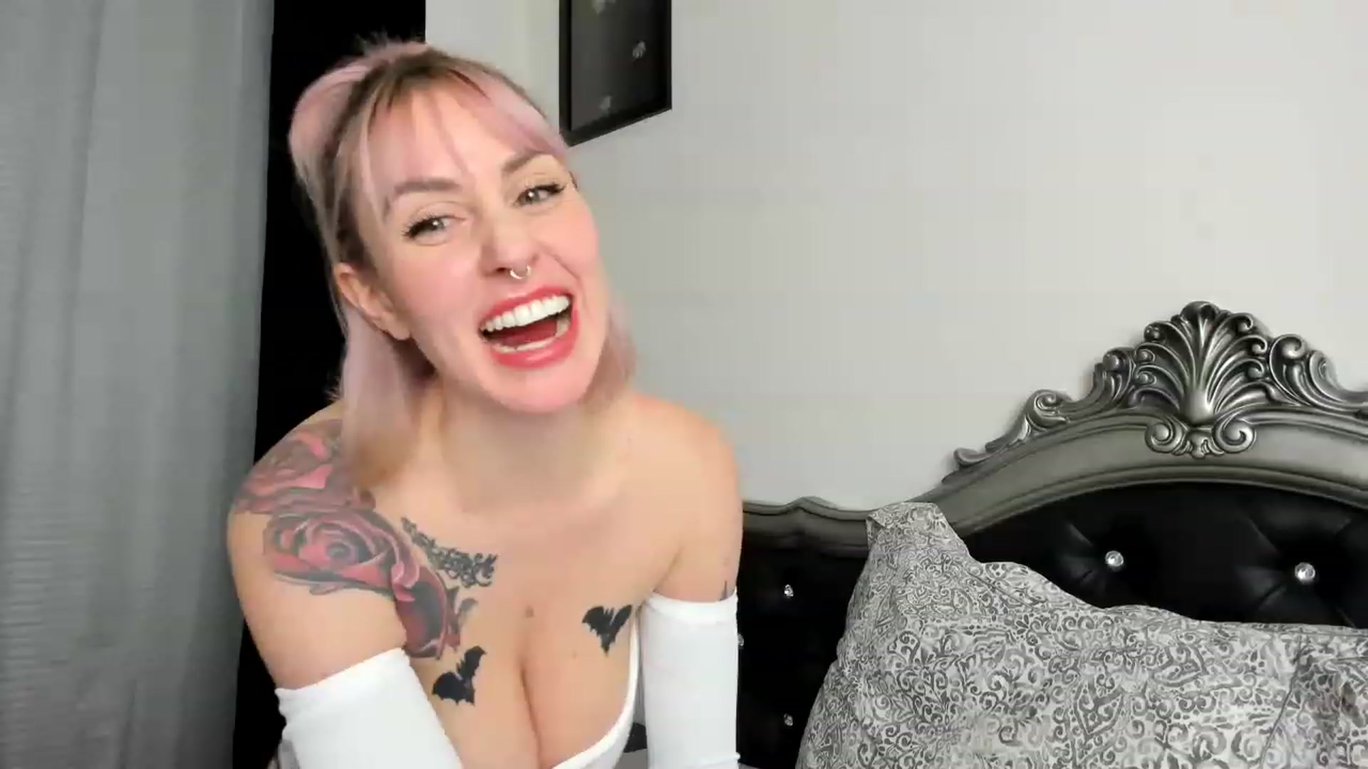 Gallery image thumbnail from Elis_Bathory's myfreecams stream on, 12/09/2022, 14:33 image 12 of 20