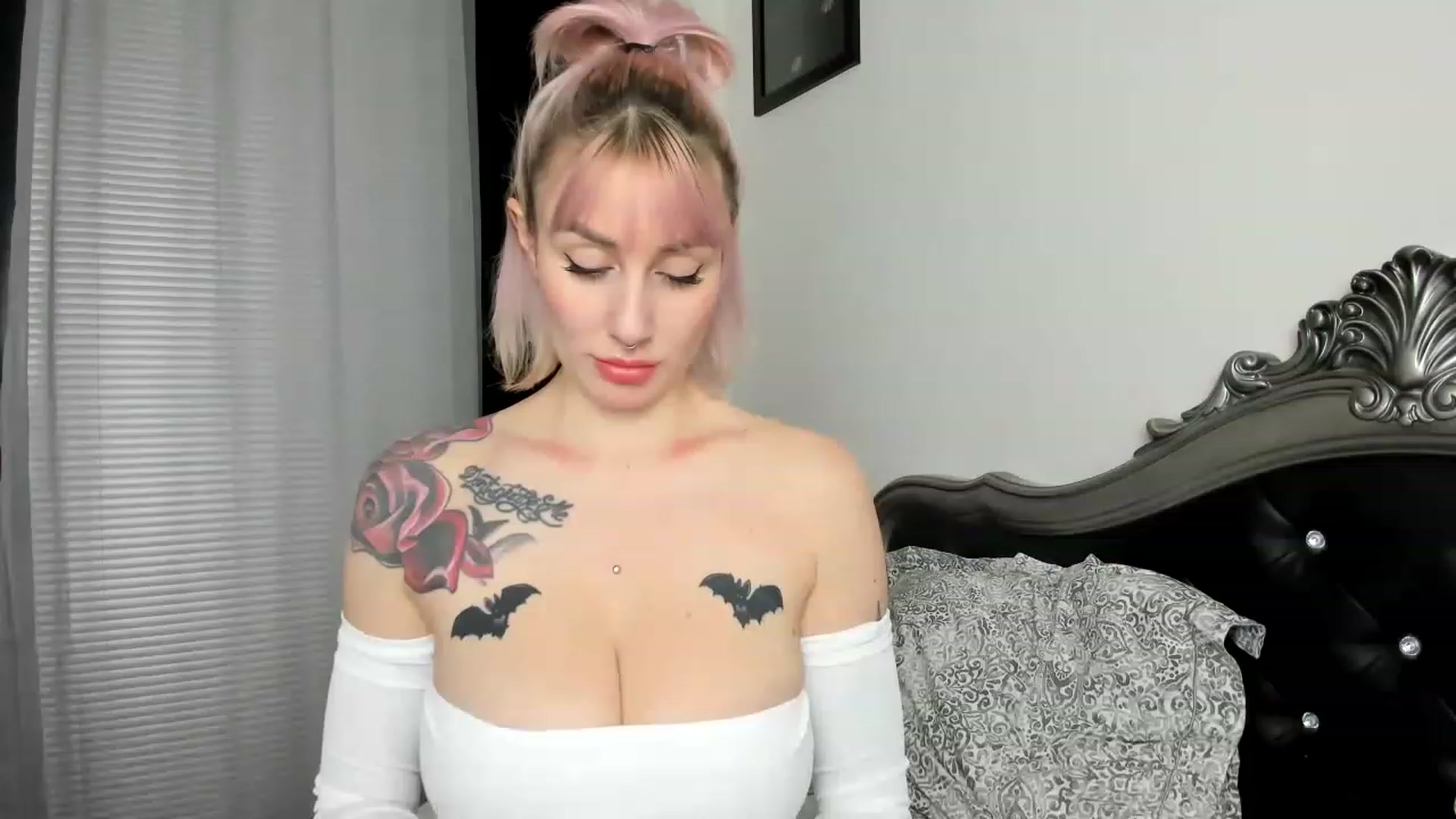 Gallery image thumbnail from Elis_Bathory's myfreecams stream on, 12/09/2022, 18:27 image 1 of 20