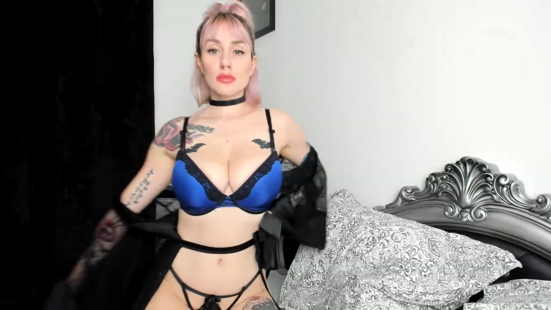 Gallery image thumbnail from Elis_Bathory's myfreecams stream on, 12/12/2022, 09:56 image 8 of 20