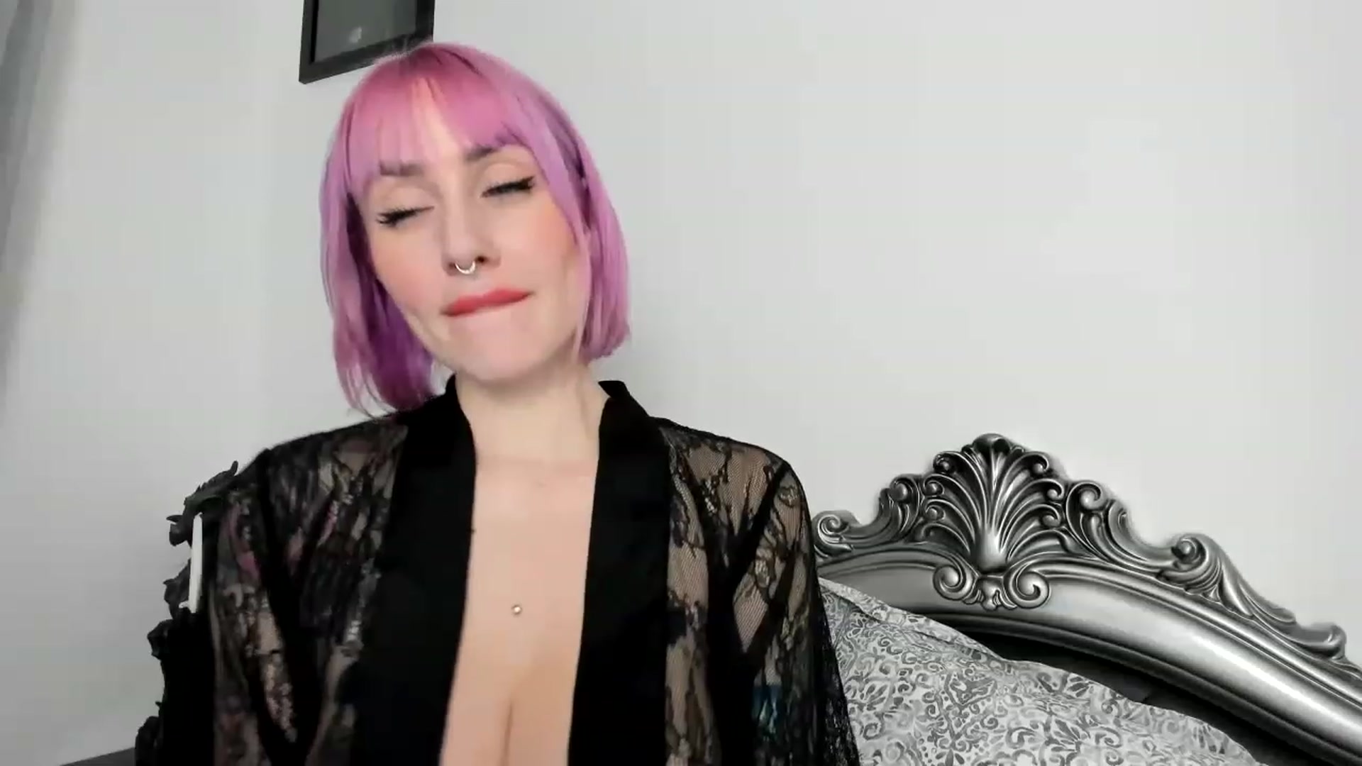 Gallery image thumbnail from Elis_Bathory's myfreecams stream on, 12/30/2022, 18:14 image 16 of 20