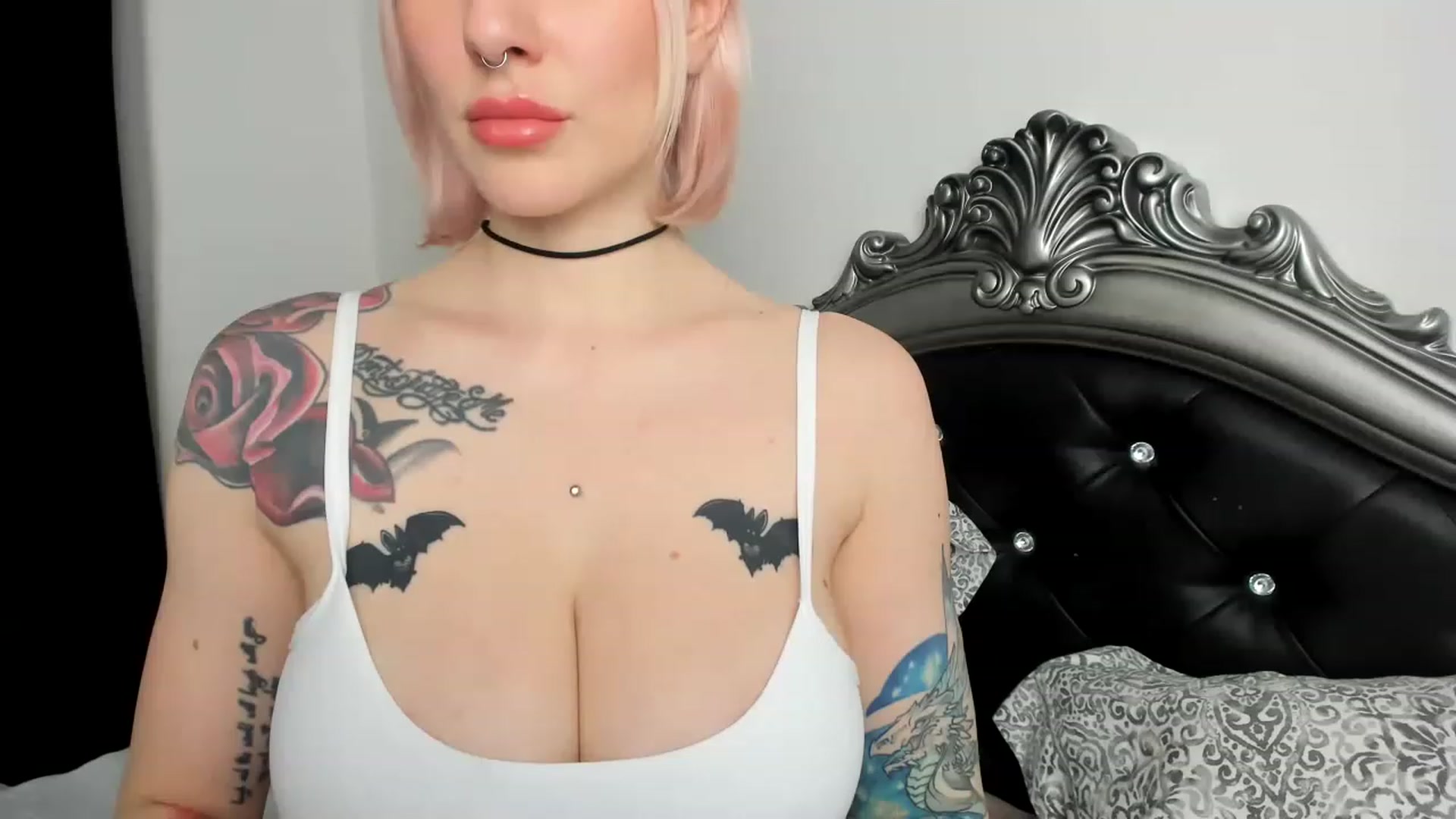 Gallery image thumbnail from Elis_Bathory's myfreecams stream on, 02/17/2023, 03:53 image 13 of 20
