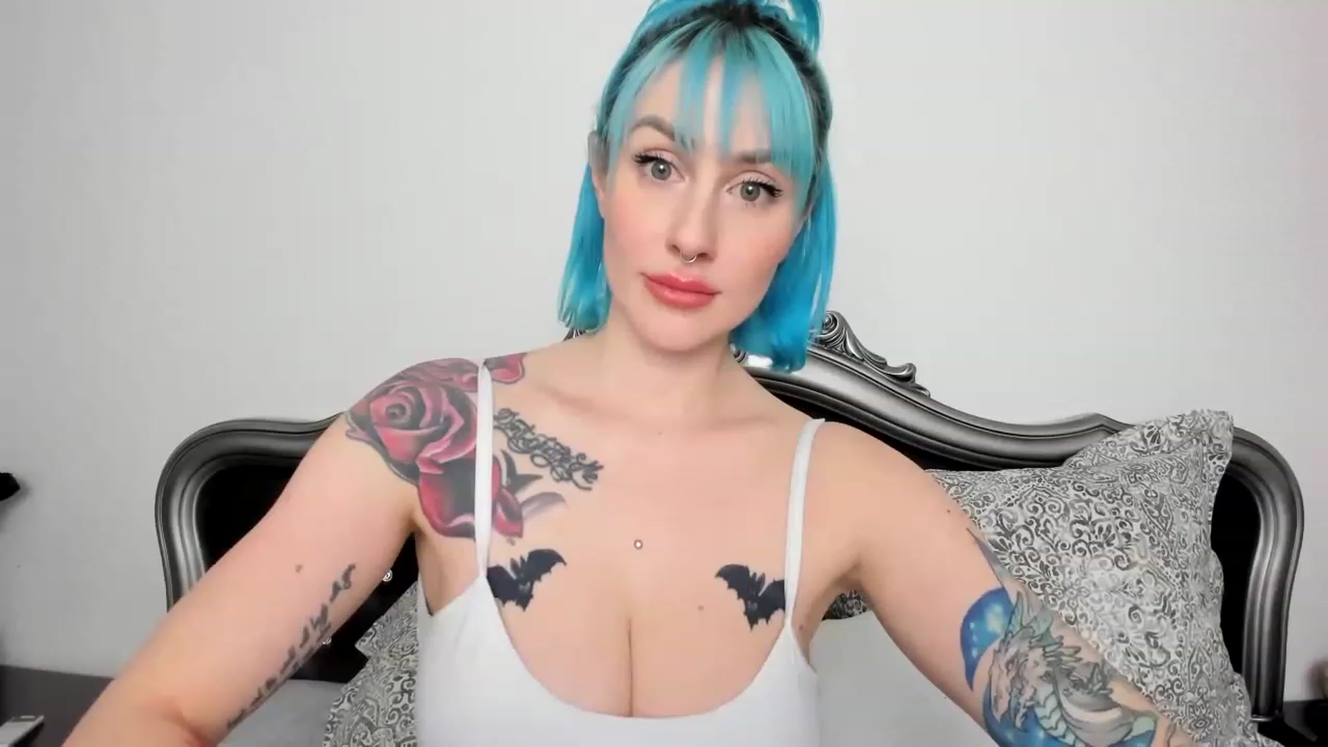 Gallery image thumbnail from Elis_Bathory's myfreecams stream on, 04/15/2023, 18:29 image 19 of 20