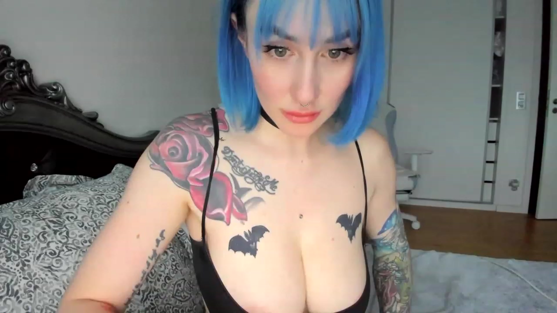 Gallery image thumbnail from Elis_Bathory's myfreecams stream on, 05/19/2023, 18:20 image 16 of 20