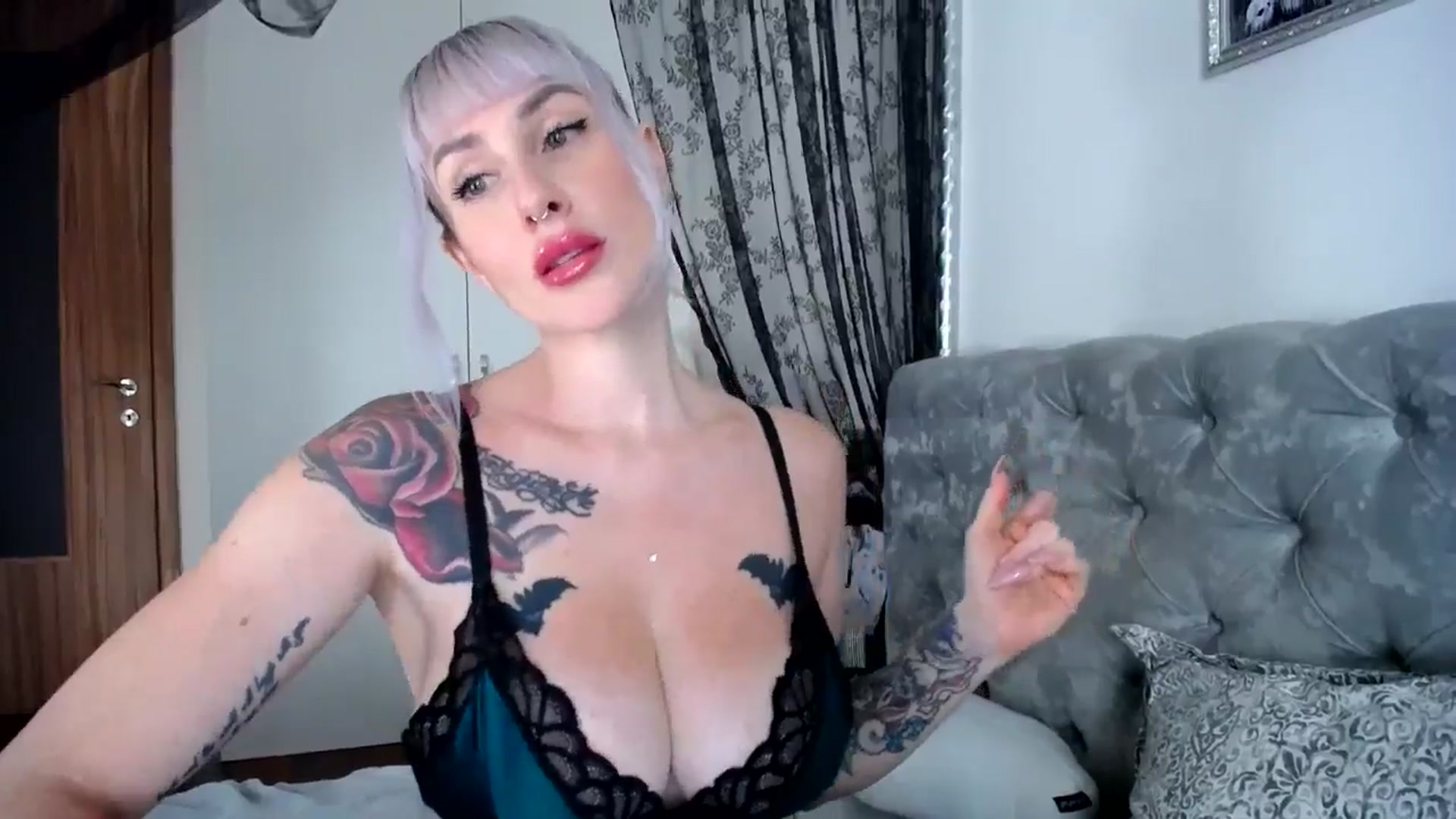 Gallery image thumbnail from Elis_Bathory's myfreecams stream on, 08/23/2024, 15:12 image 2 of 20