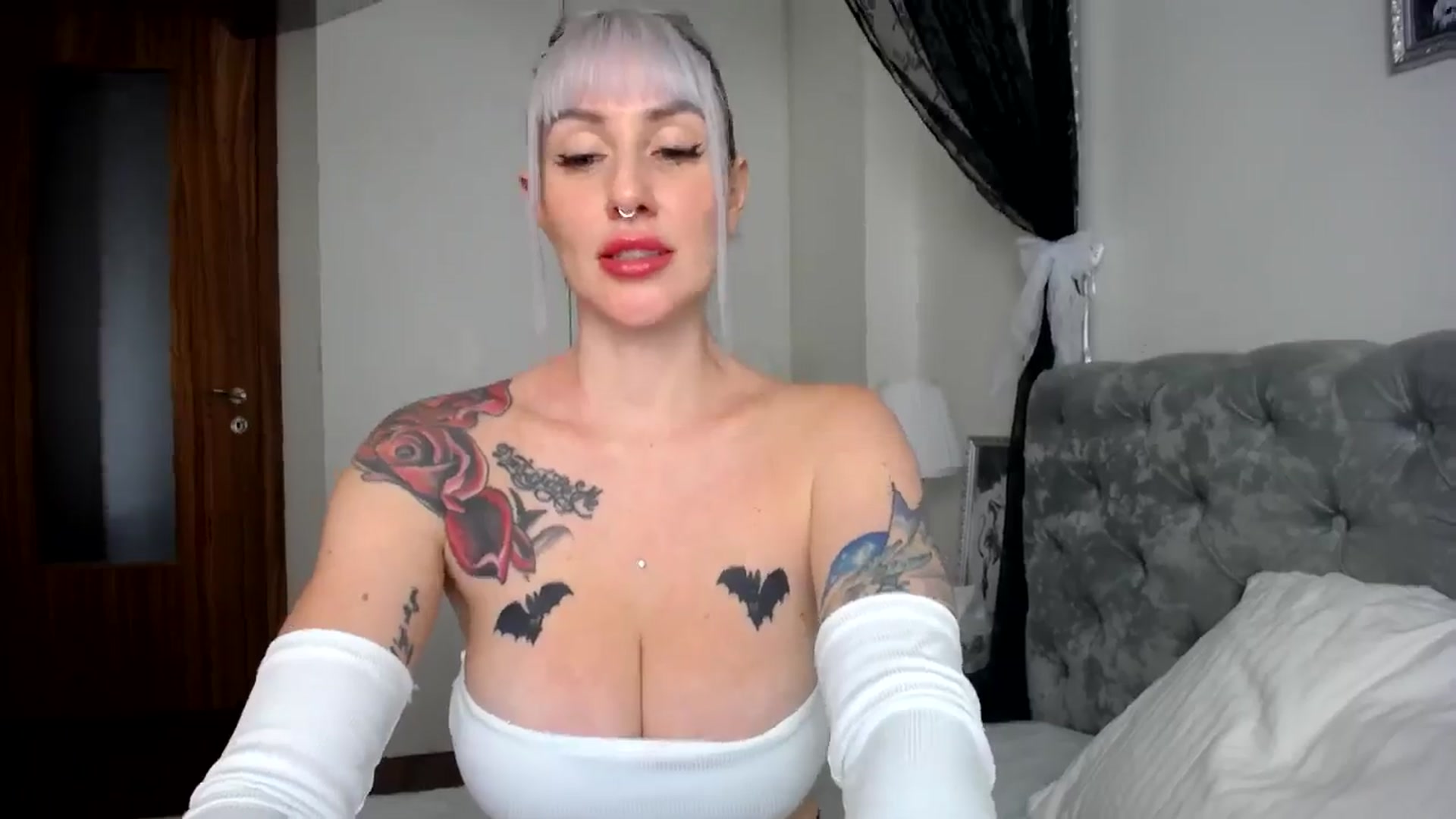Gallery image thumbnail from Elis_Bathory's myfreecams stream on, 10/01/2024, 08:20 image 18 of 20