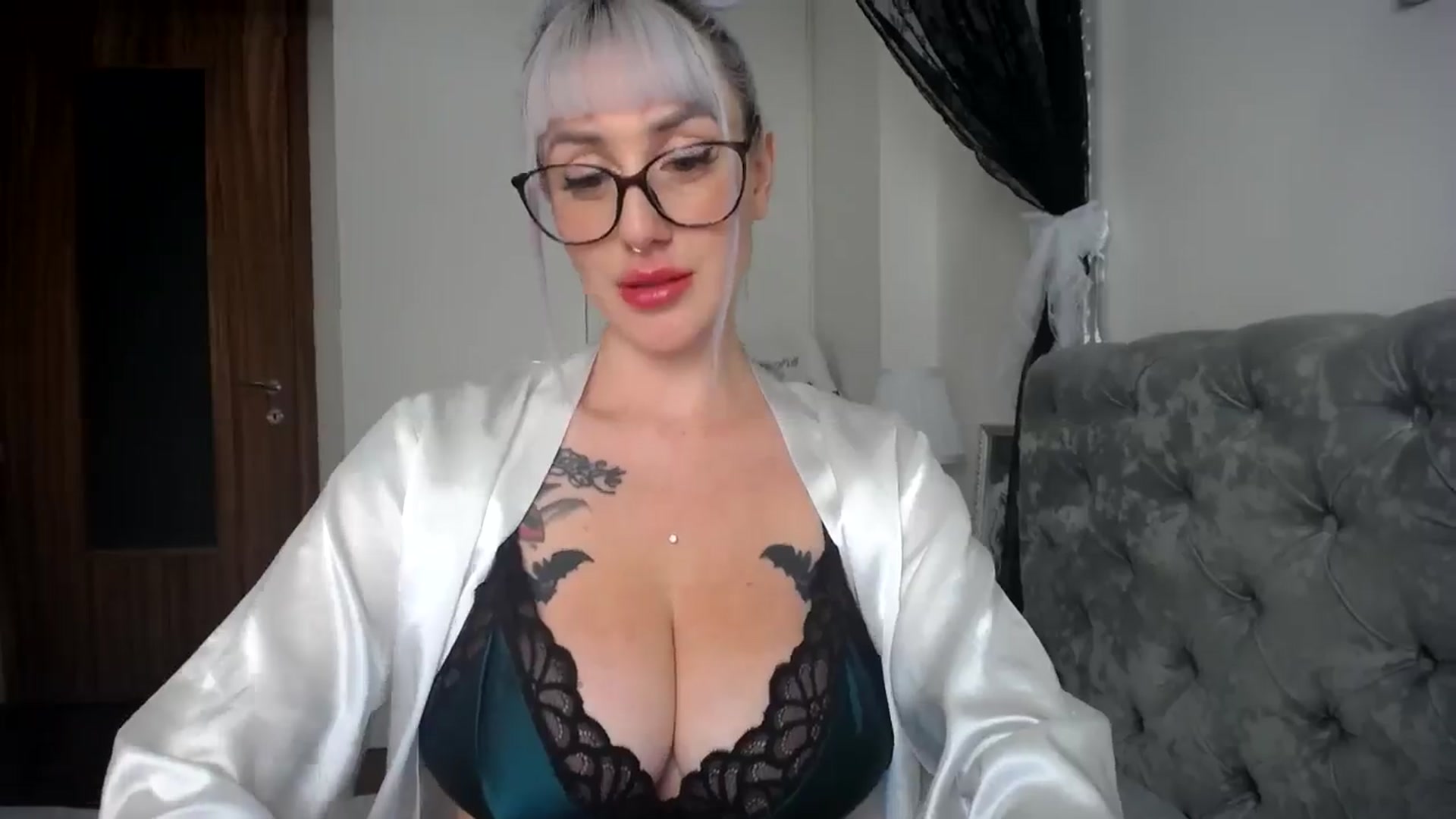 Gallery image thumbnail from Elis_Bathory's myfreecams stream on, 10/03/2024, 13:39 image 11 of 20
