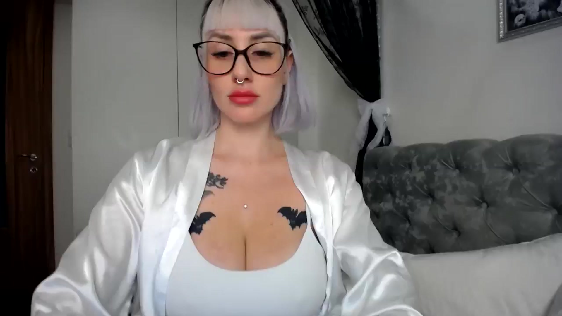 Gallery image thumbnail from Elis_Bathory's myfreecams stream on, 10/22/2024, 15:19 image 1 of 20