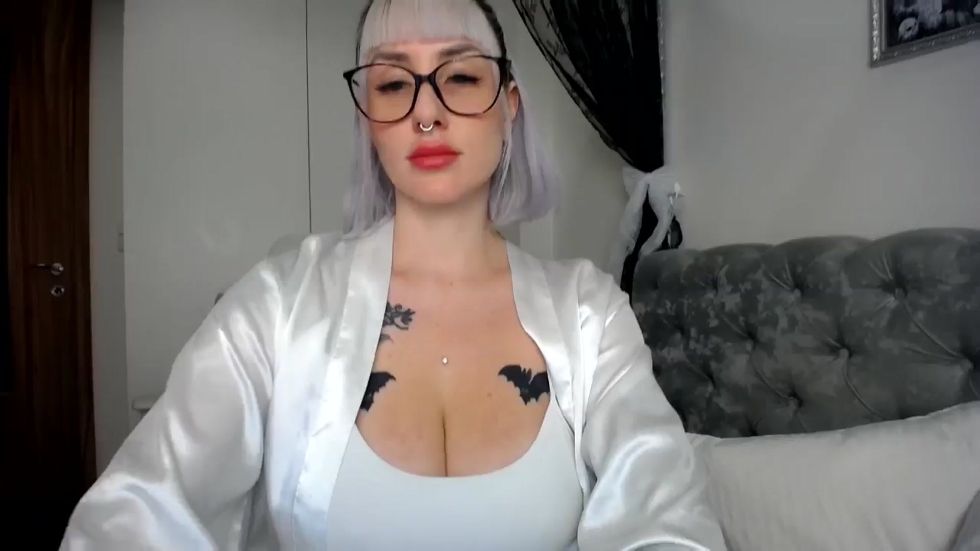 Gallery image thumbnail from Elis_Bathory's myfreecams stream on, 10/22/2024, 15:19 image 2 of 20