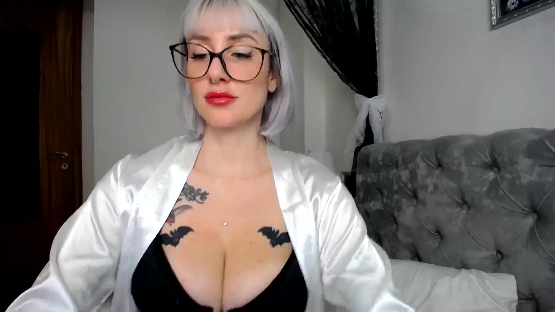 Gallery image thumbnail from Elis_Bathory's myfreecams stream on, 11/07/2024, 18:17 image 14 of 20