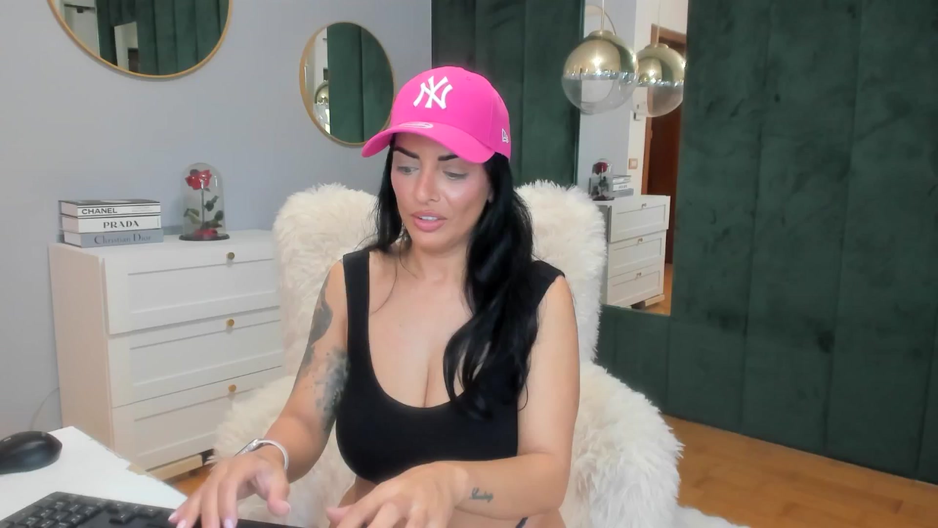 Gallery image thumbnail from ElisaBaxter's myfreecams stream on, 10/26/2025, 11:26 image 11 of 20