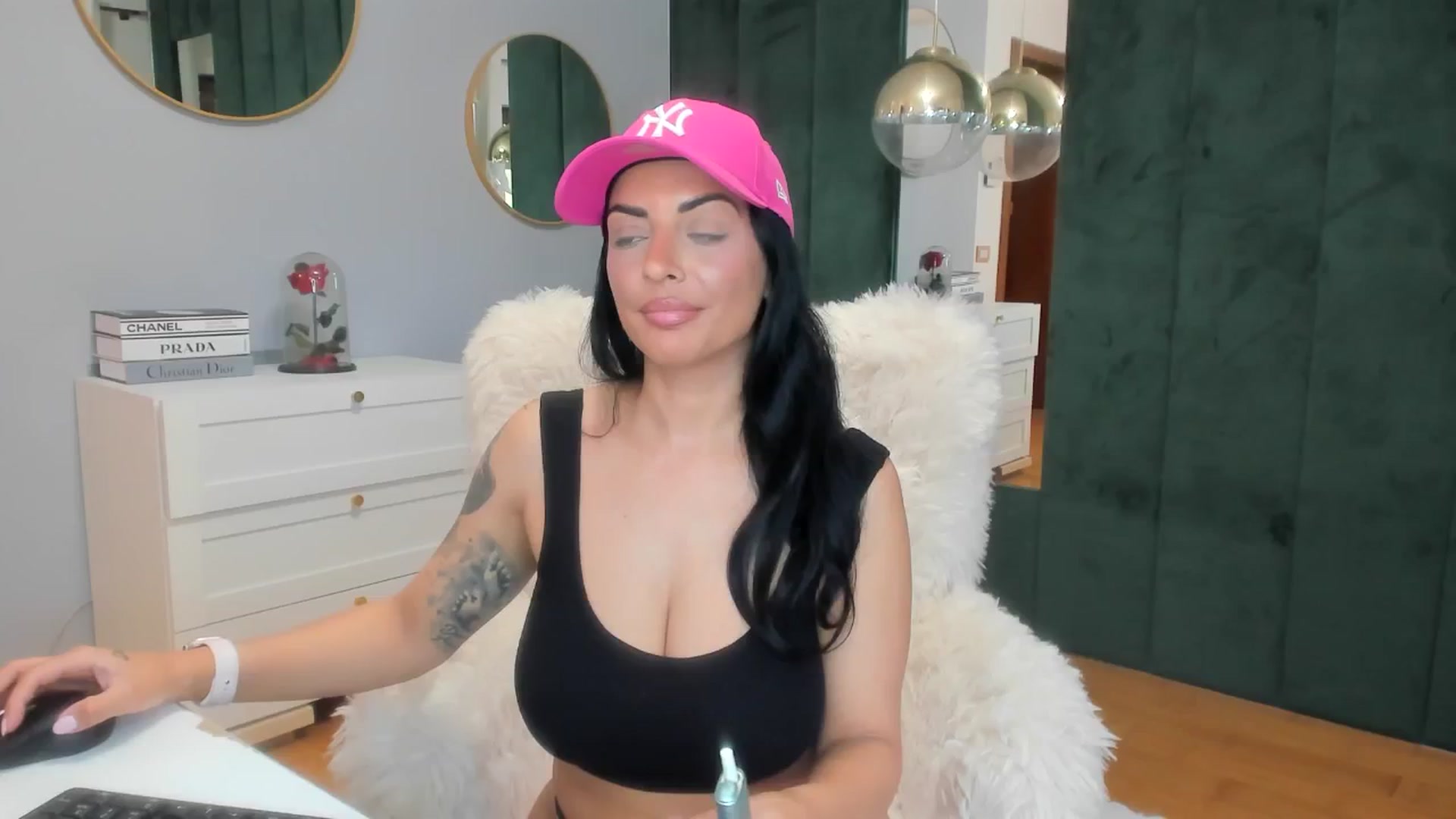 Gallery image thumbnail from ElisaBaxter's myfreecams stream on, 10/26/2025, 11:26 image 2 of 20