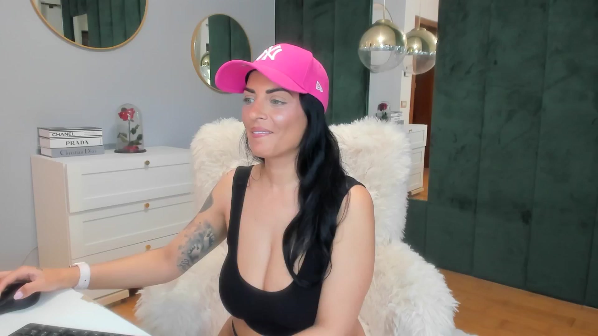Gallery image thumbnail from ElisaBaxter's myfreecams stream on, 10/26/2025, 11:26 image 3 of 20