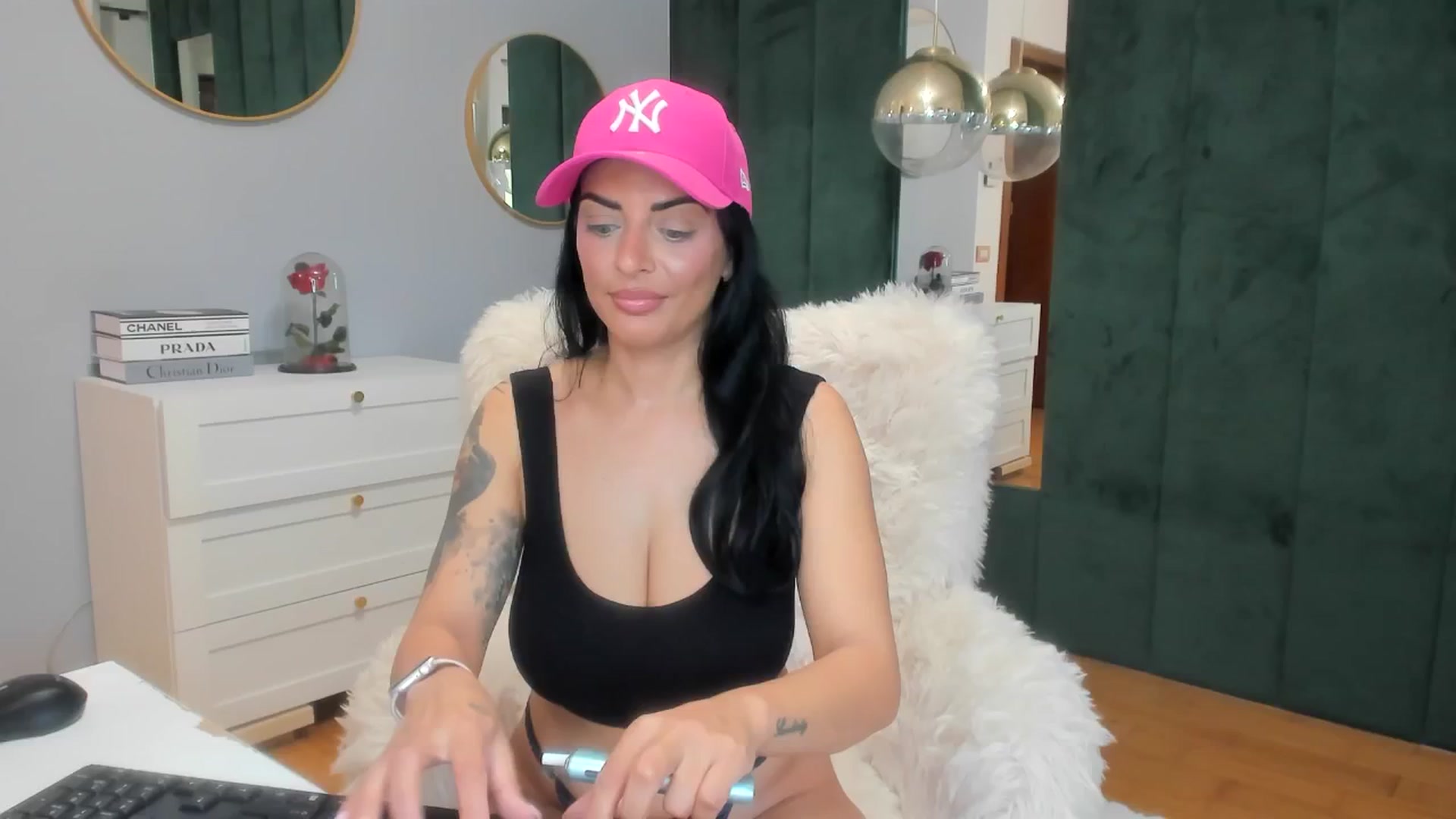 Gallery image thumbnail from ElisaBaxter's myfreecams stream on, 10/26/2025, 11:26 image 1 of 20