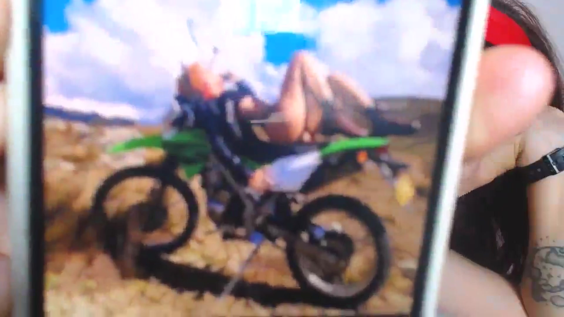 Gallery image thumbnail from Elisaink_red's myfreecams stream on, 08/27/2025, 15:56 image 17 of 20